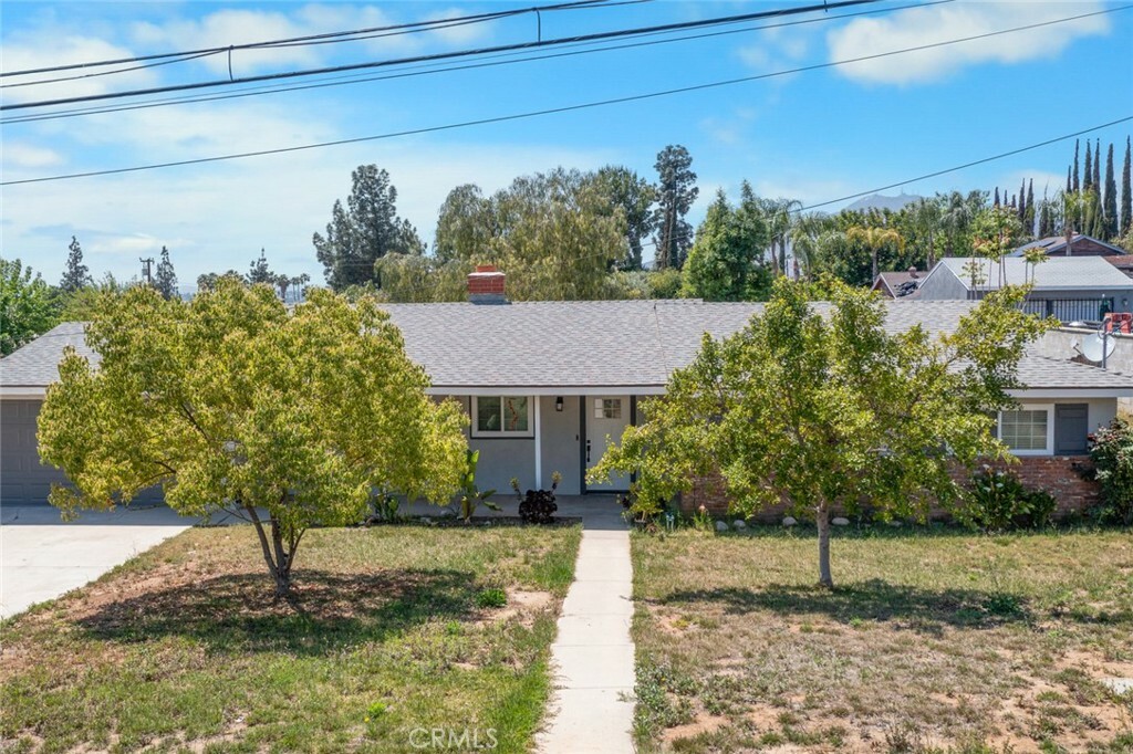 Property Photo: 11911 Ivy Lane CA 92557