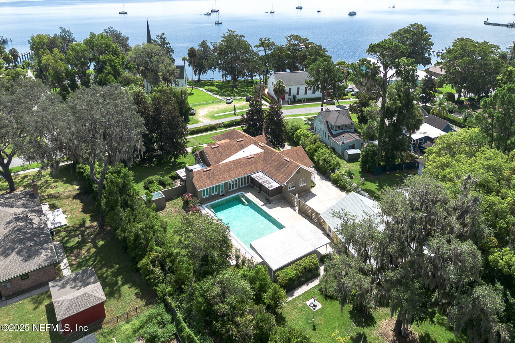Property Photo: 411 St Johns Avenue FL 32043