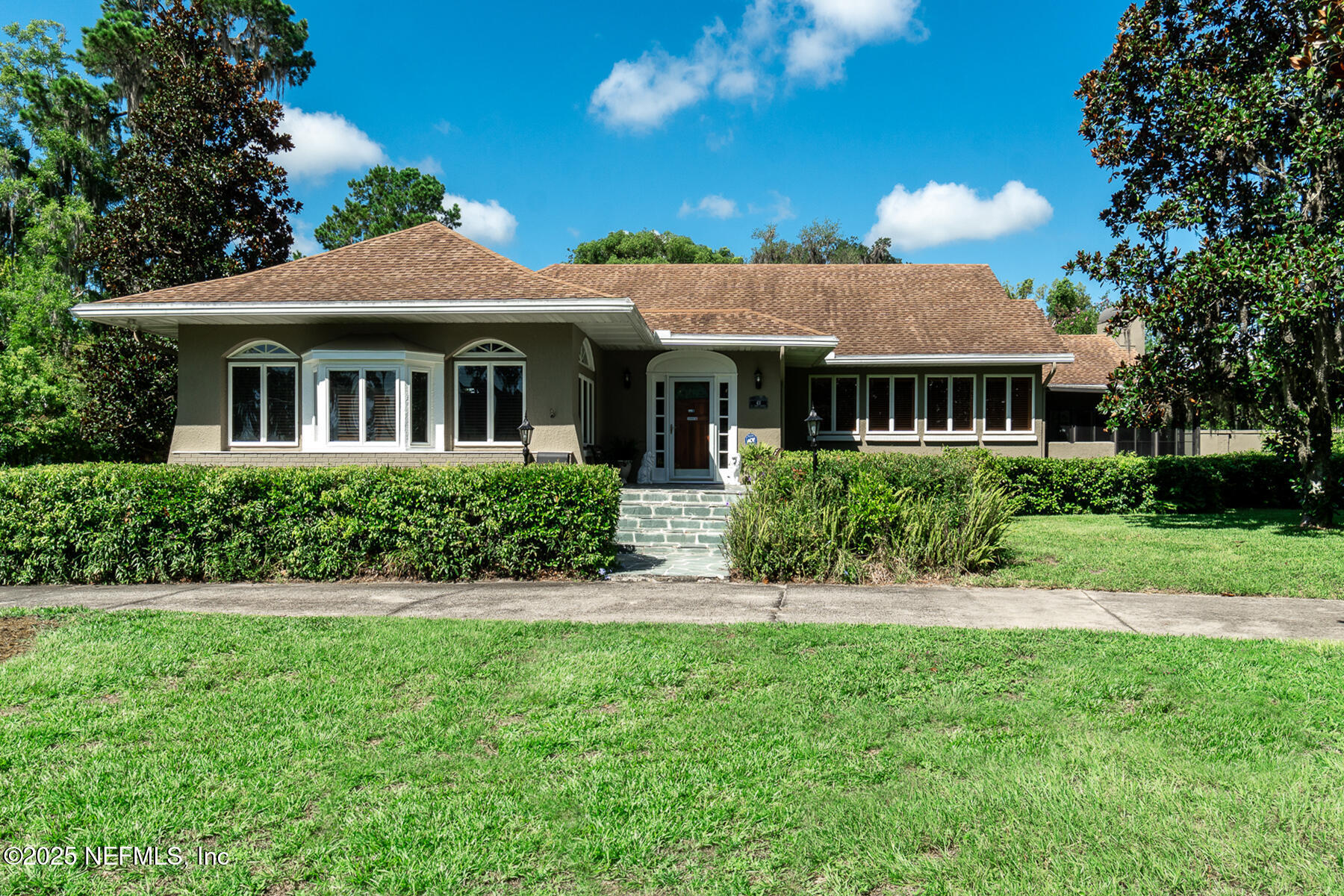 Property Photo: 411 St Johns Avenue FL 32043