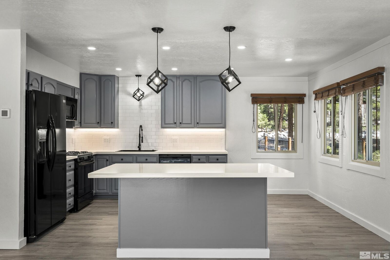 Property Photo: 820 Oriole Way NV 89451