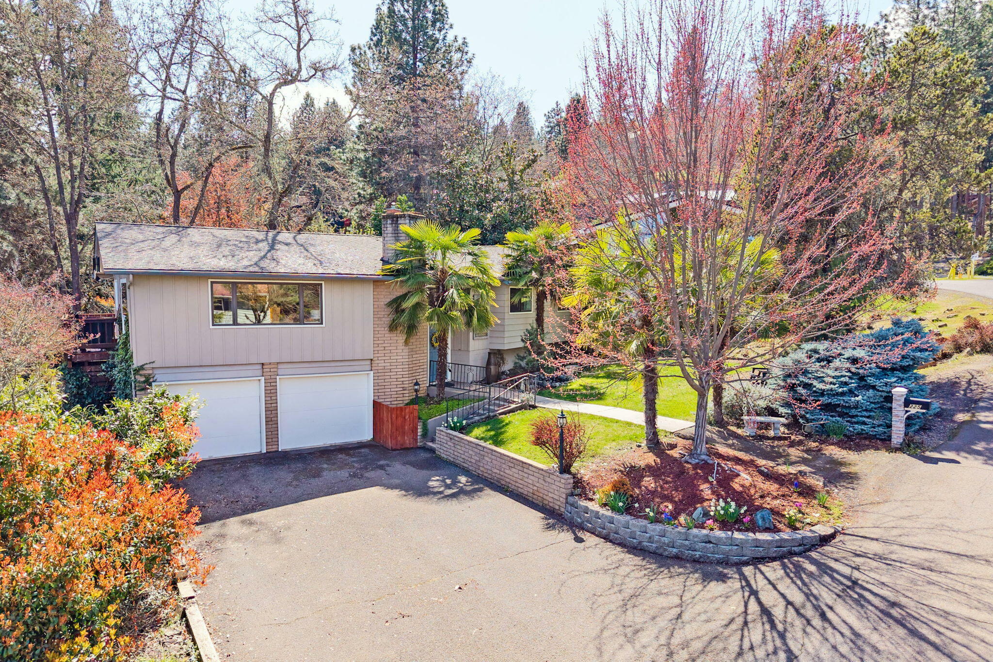 Property Photo: 225 Coachman Drive OR 97530