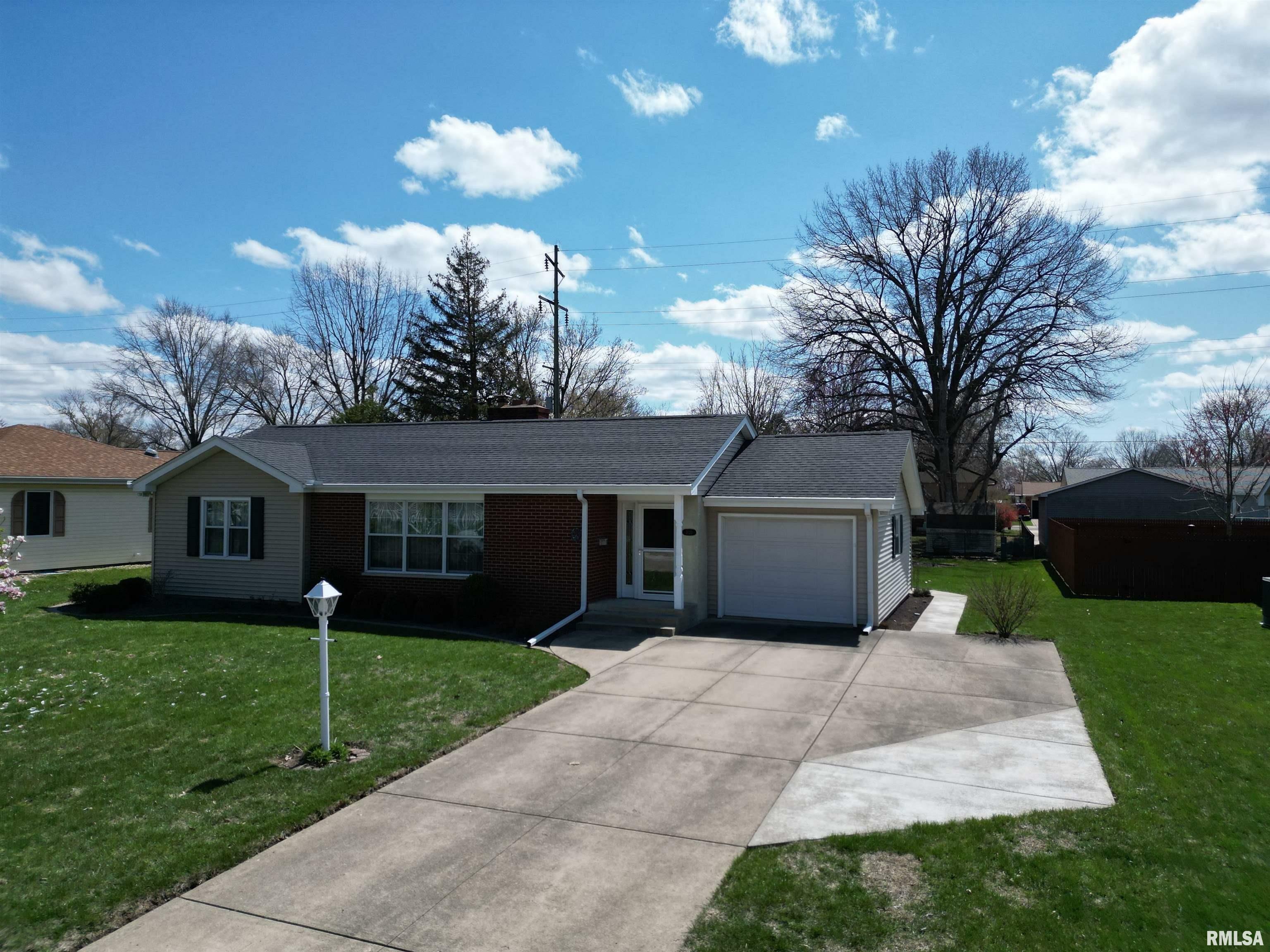 1120 W Walnut Street  Chillicothe IL 61523 photo