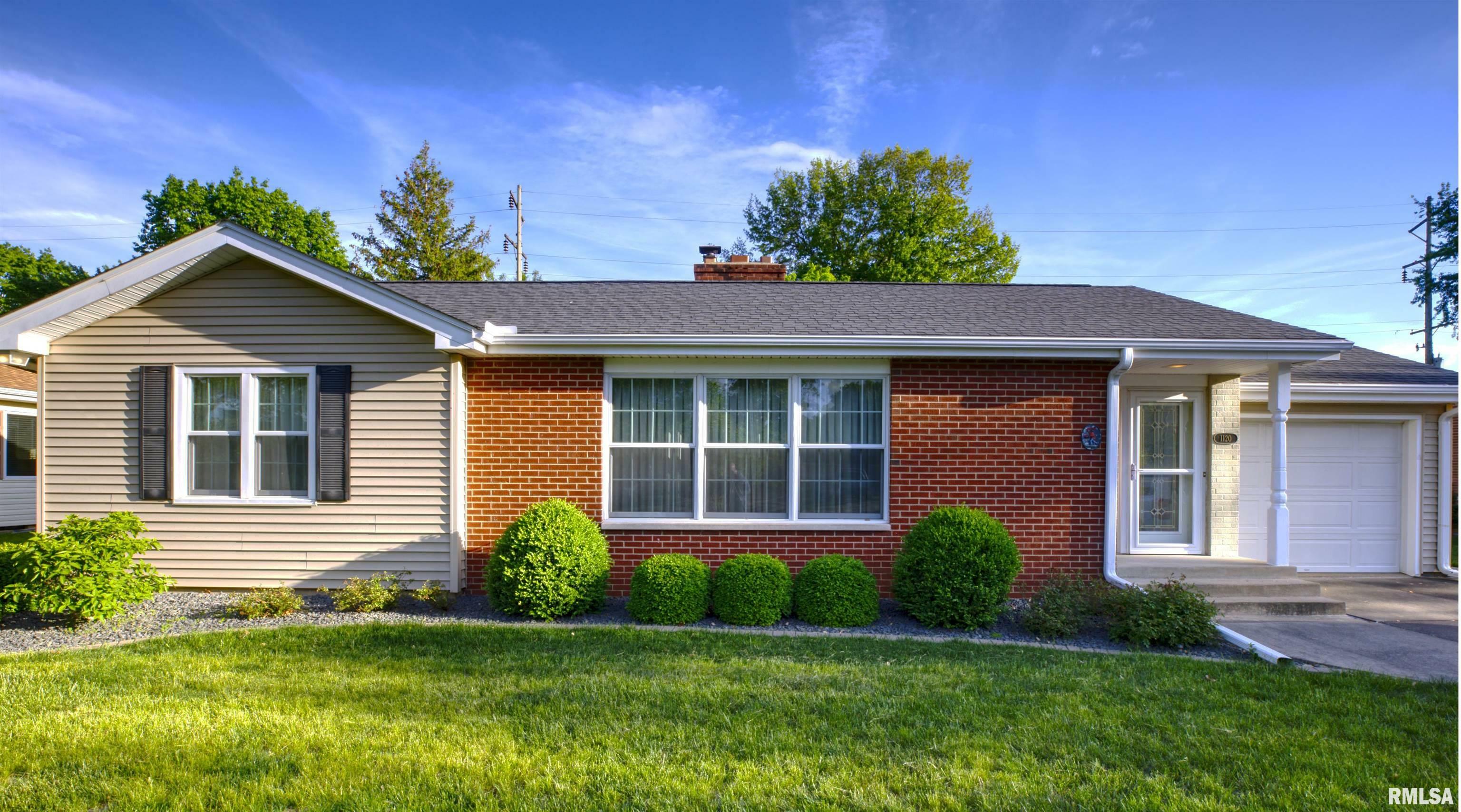 Property Photo: 1120 W Walnut Street IL 61523