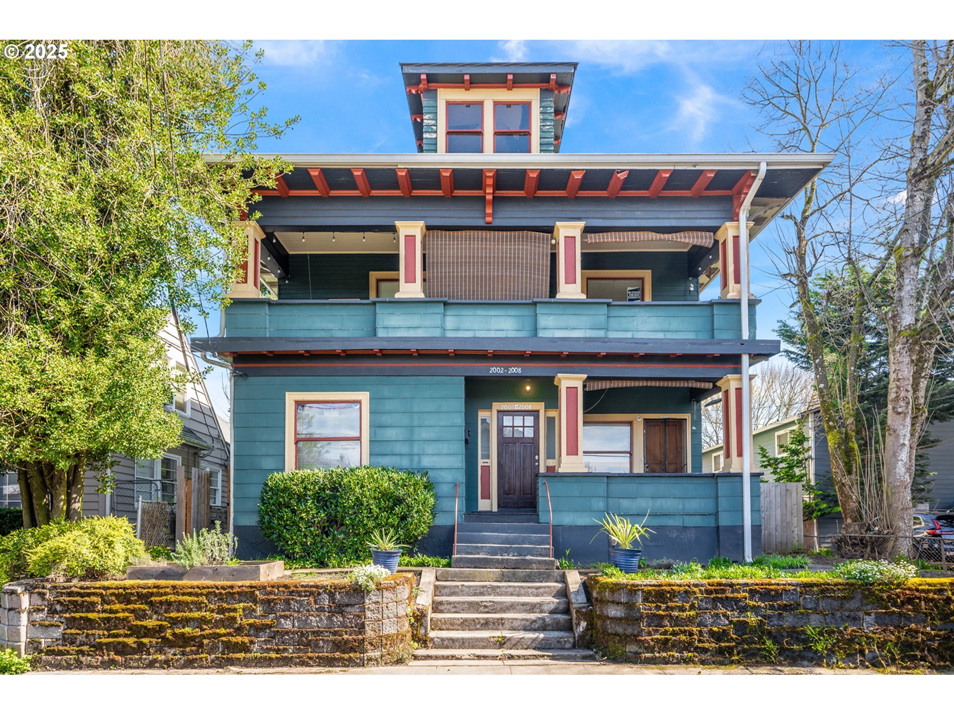 Property Photo: 2002 NE 8th Ave OR 97212
