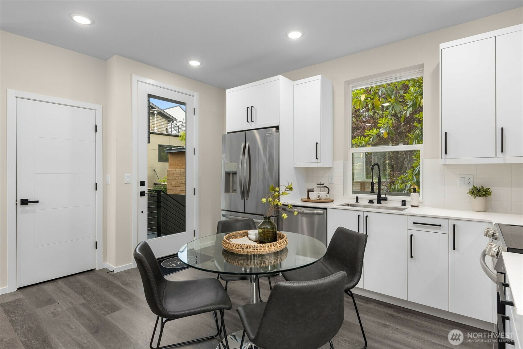 Property Photo: 1466 B 21st Avenue WA 98122