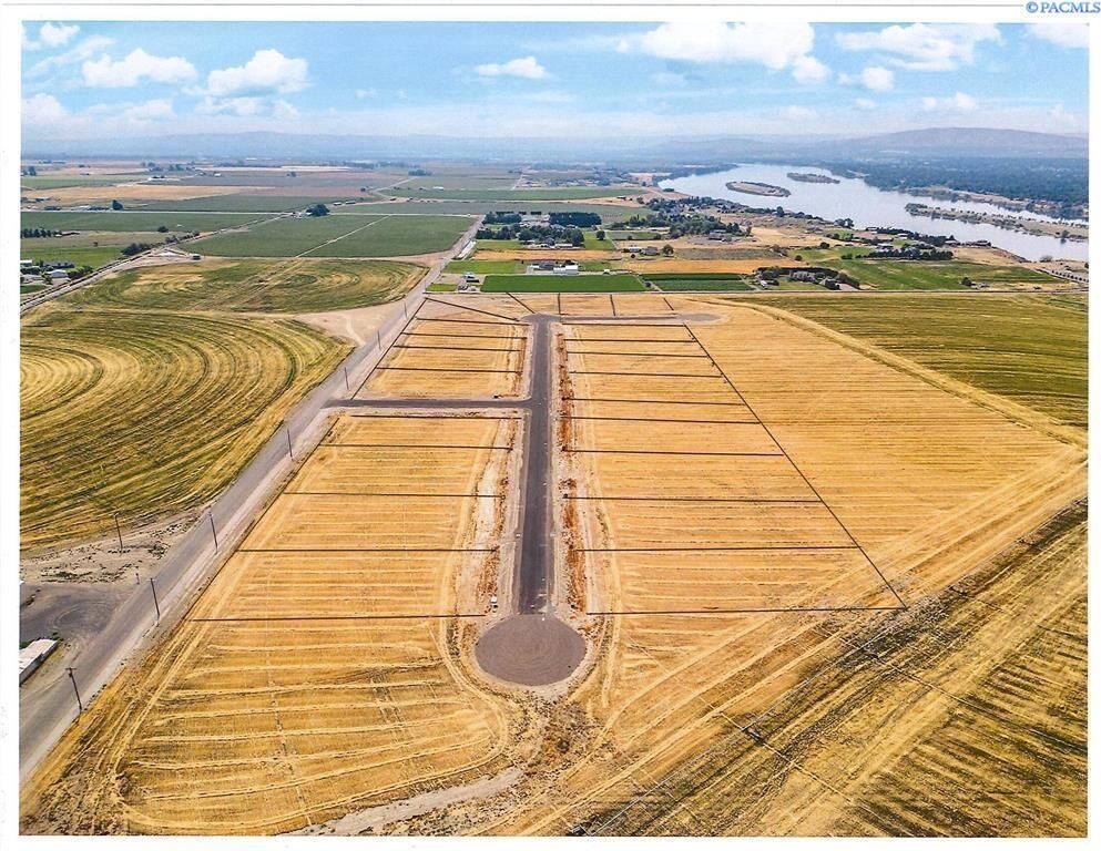 Property Photo:  161 Taylor Ln    (Lot 8) Lot 8  WA 99301 