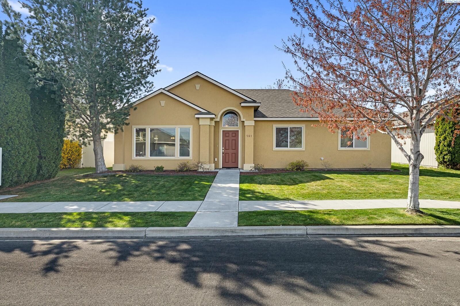 Property Photo: 561 Cherokee St WA 99352