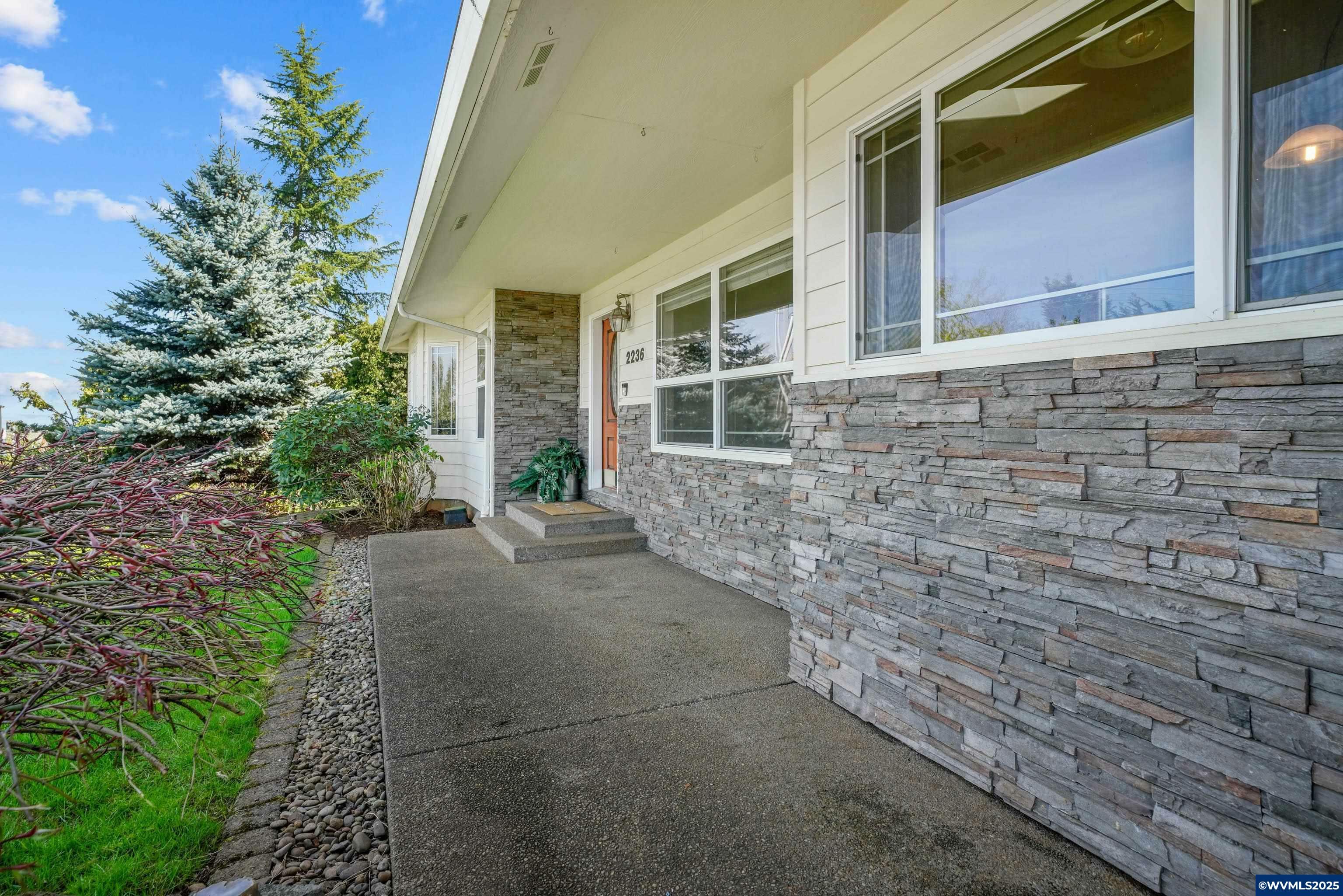 Property Photo: 2236 Davis Rd S OR 97306