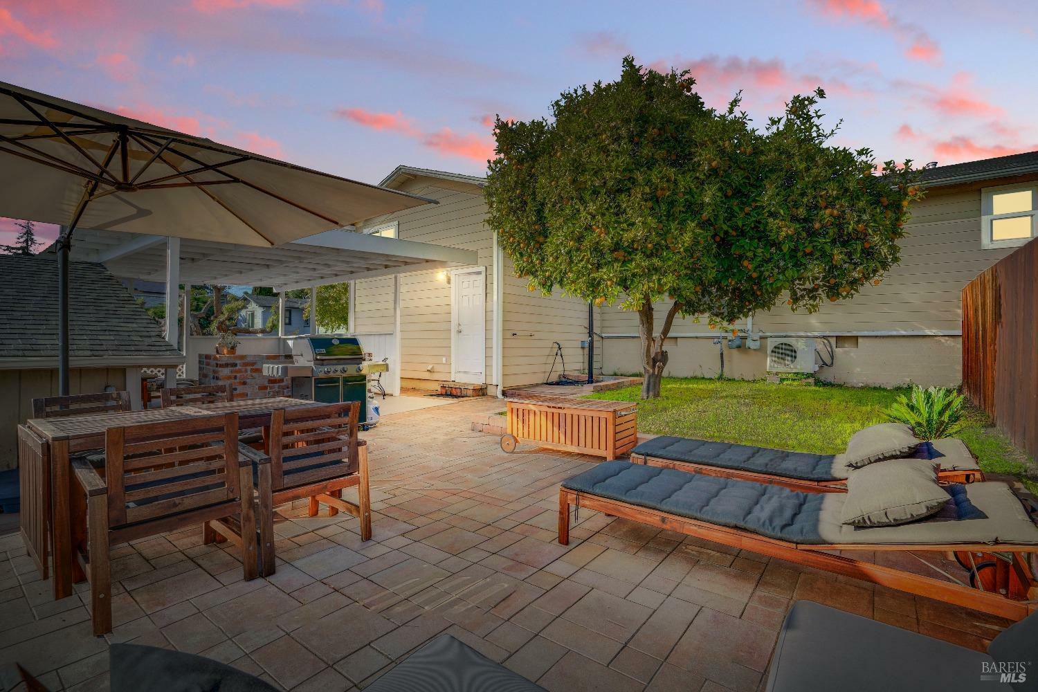 Property Photo: 370 E N Street CA 94510