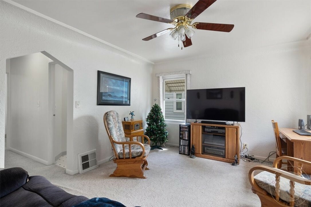 Property Photo: 835 Terry Avenue MT 59101