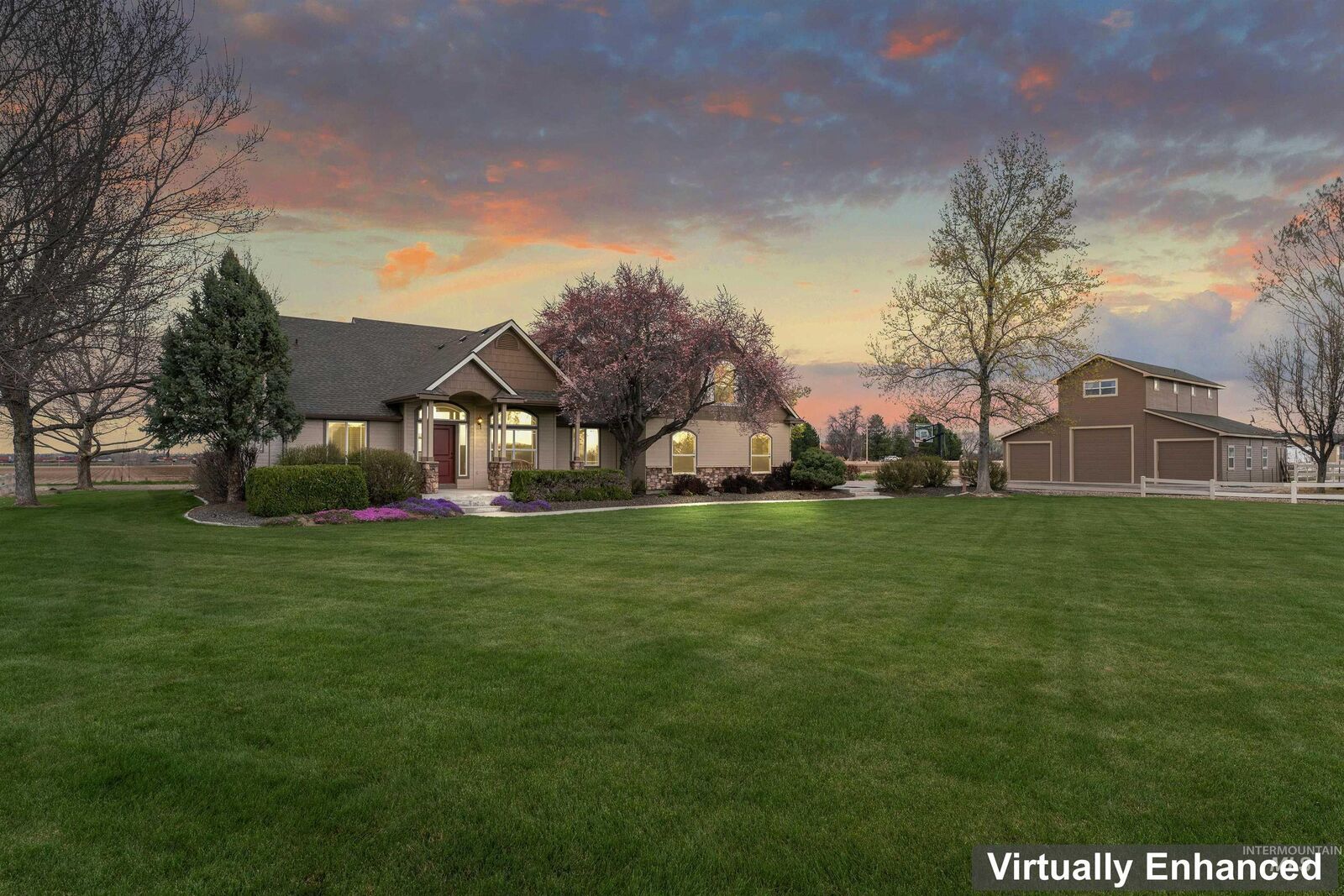 Property Photo: 6104 E Locust Ln ID 83686