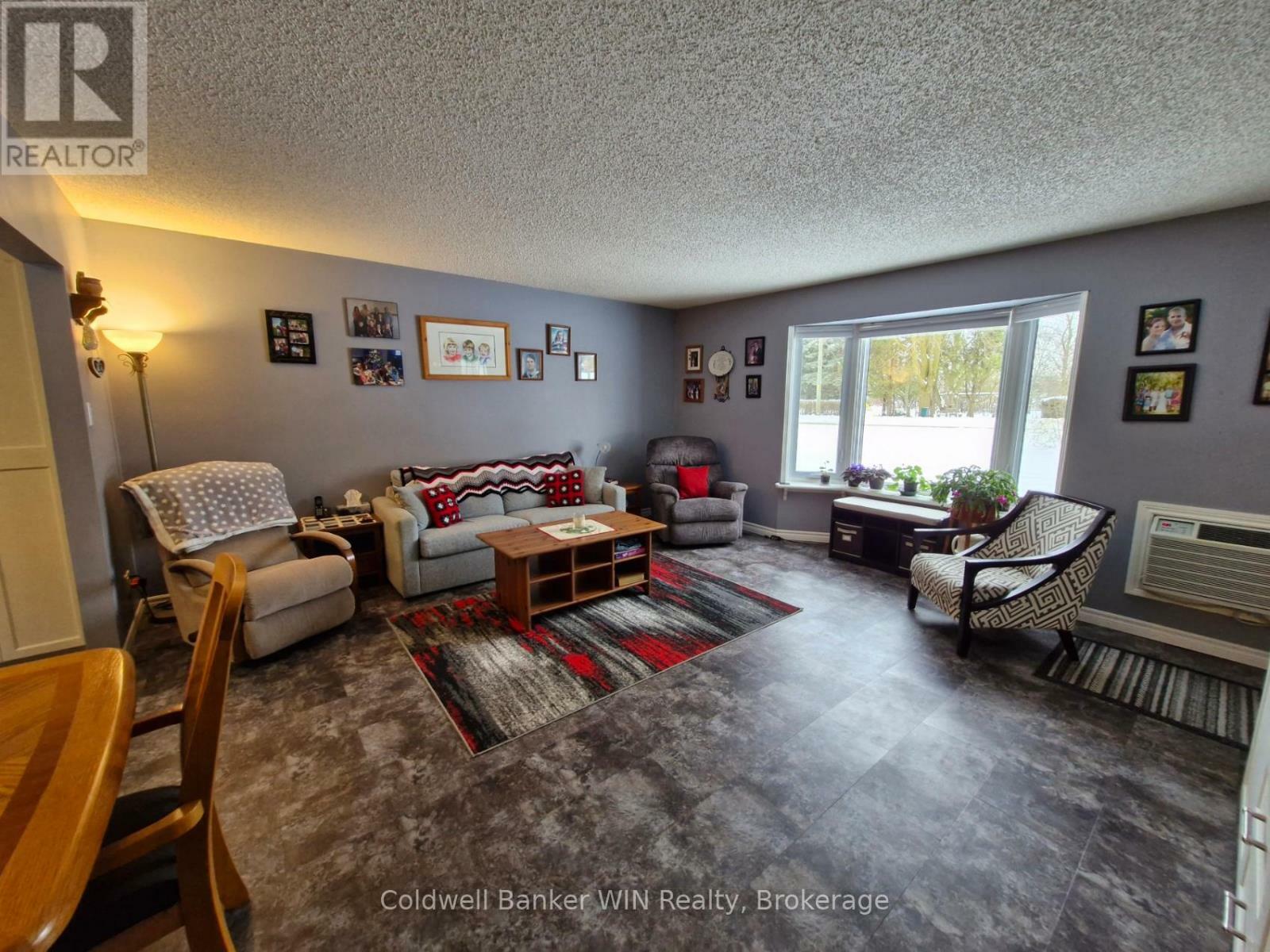 Property Photo: 460 Durham Street West 106 ON N0G 2L1