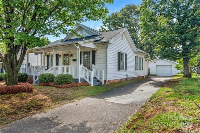 Property Photo: 1006 N Ridge Avenue NC 28083