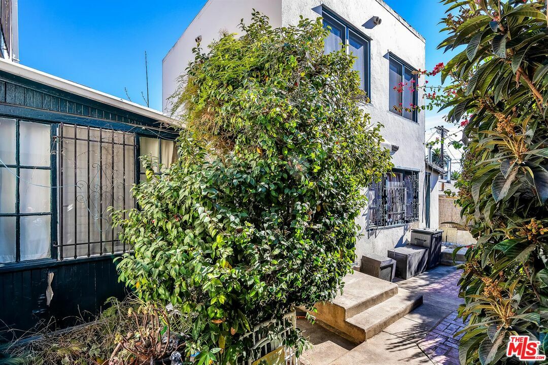 Property Photo: 5150 Raleigh St CA 90004