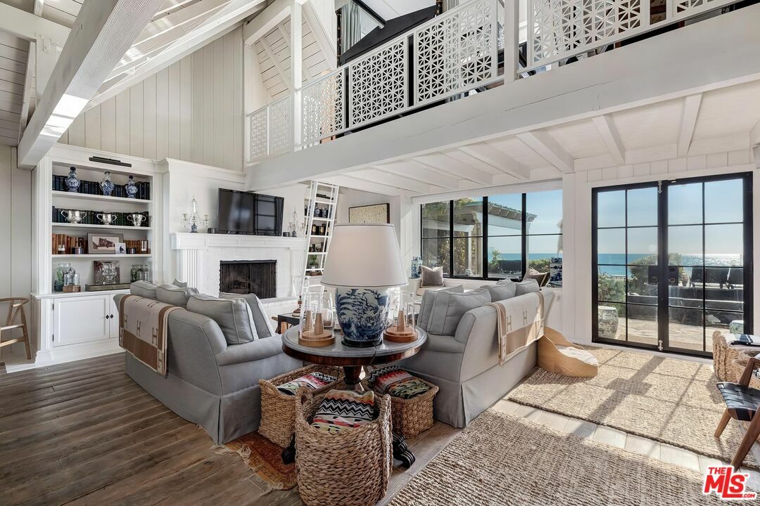 Property Photo: 23618 Malibu Colony Rd CA 90265