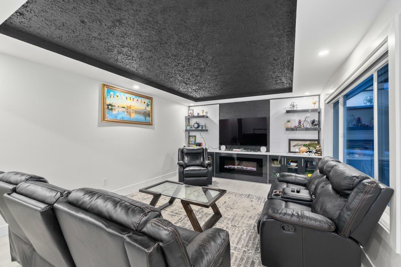 Property Photo: 2862 Glenavon BC V3G 1G7