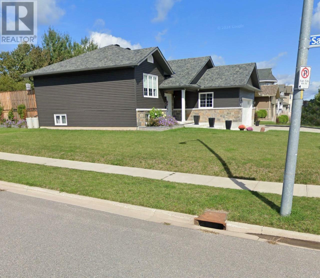 Property Photo: 37 Foxborough Trl ON P6B 0A5
