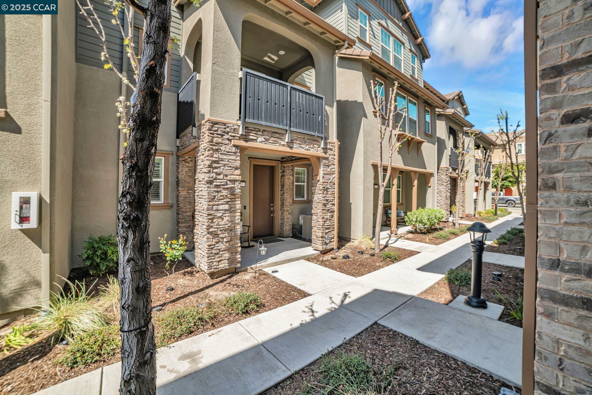 Property Photo: 127 Apricot St CA 94551