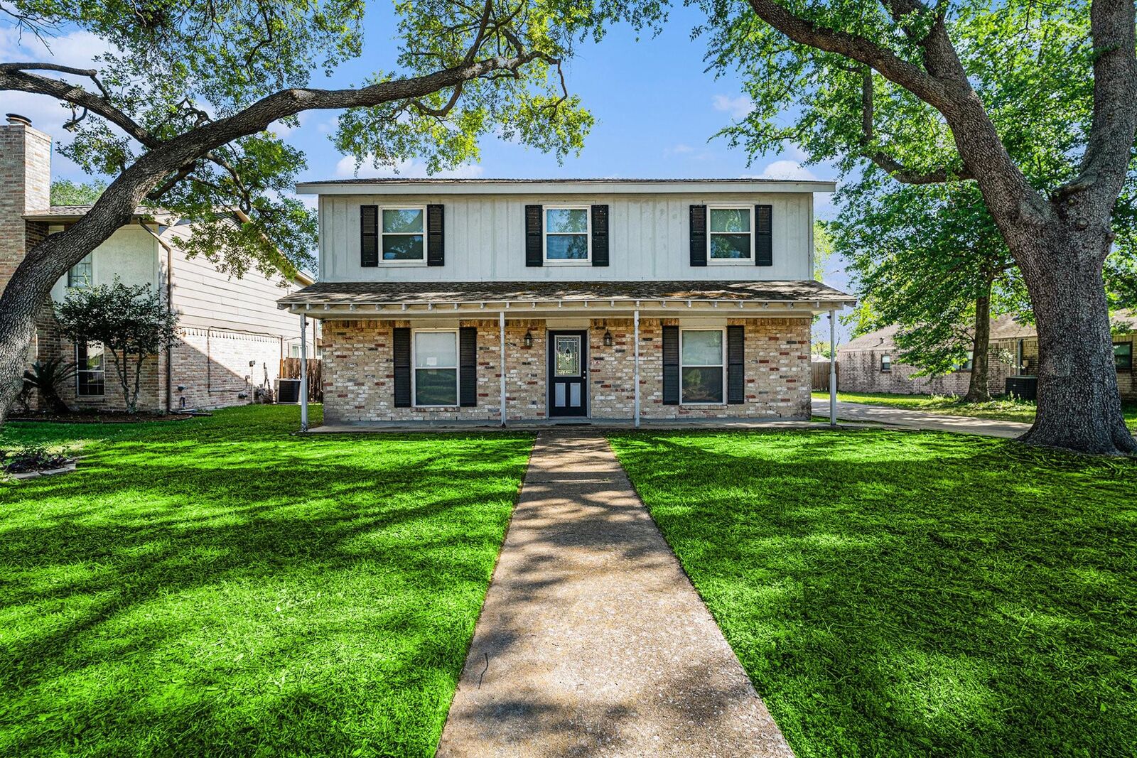 Property Photo: 16402 Cornwall Street TX 77040