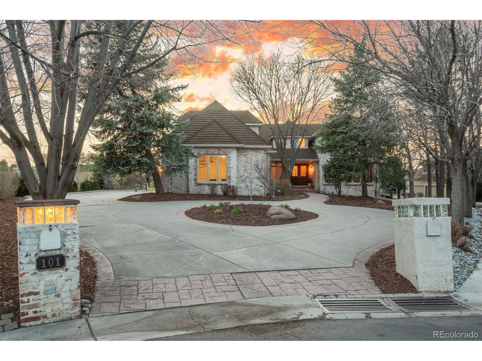 Property Photo:  101 Glenmoor Ln  CO 80113 