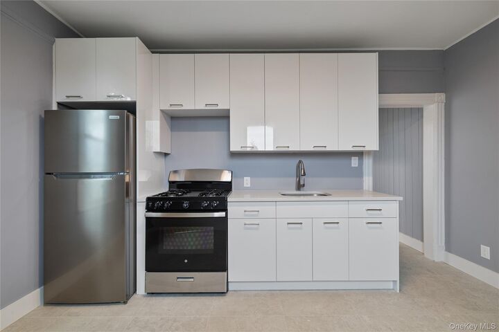 Property Photo:  1 Elizabeth Place 1F  NY 10960 