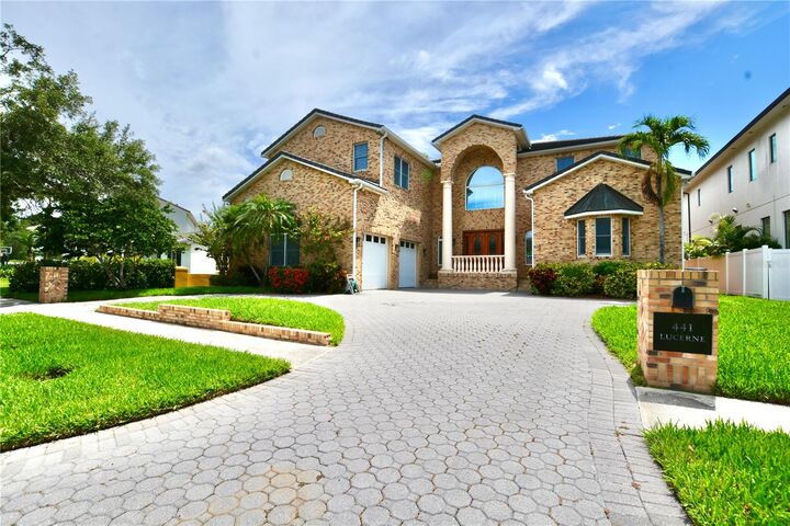 Property Photo:  441 Lucerne Avenue  FL 33606 
