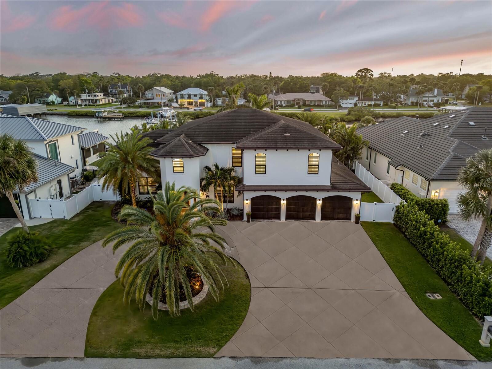 Property Photo: 1212 Commodore Drive FL 32168