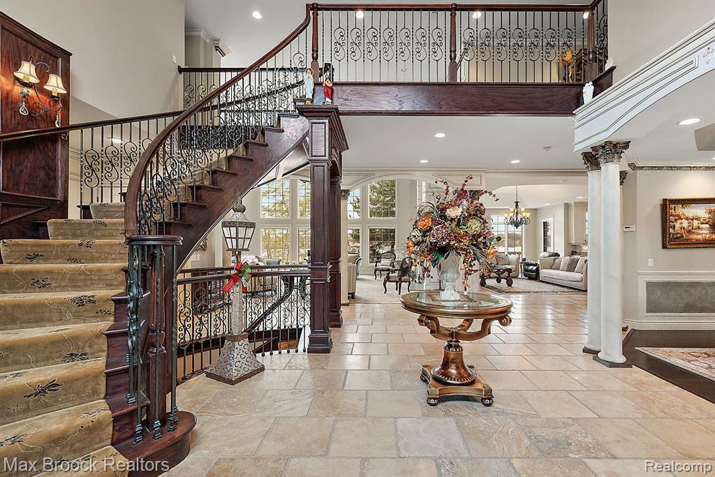 Property Photo: 8439 Arlis Street MI 48382 4507