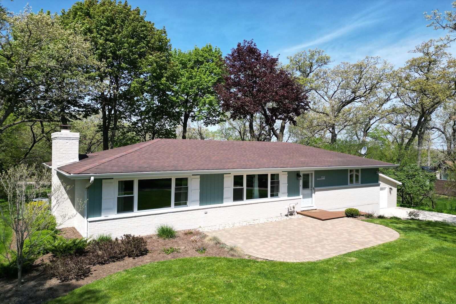 Property Photo:  958 Sauganash Dr  WI 53125 