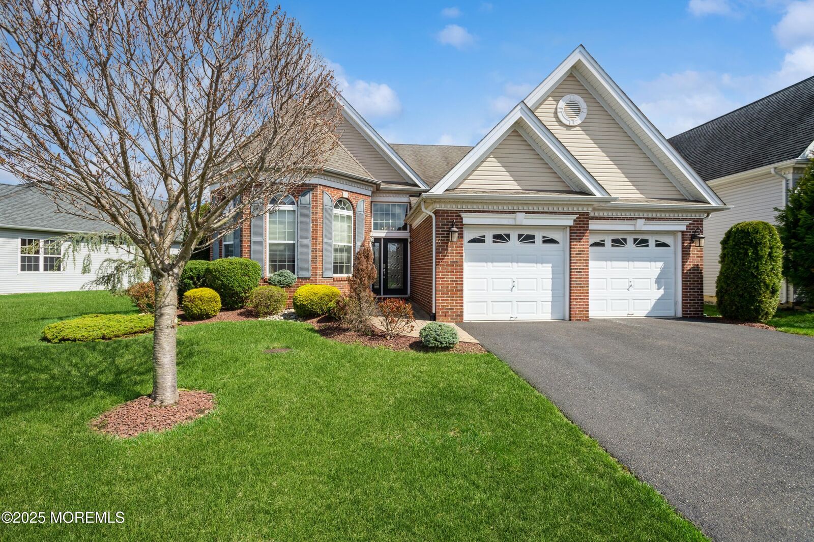 Property Photo:  7 Riviera Drive  NJ 08831 