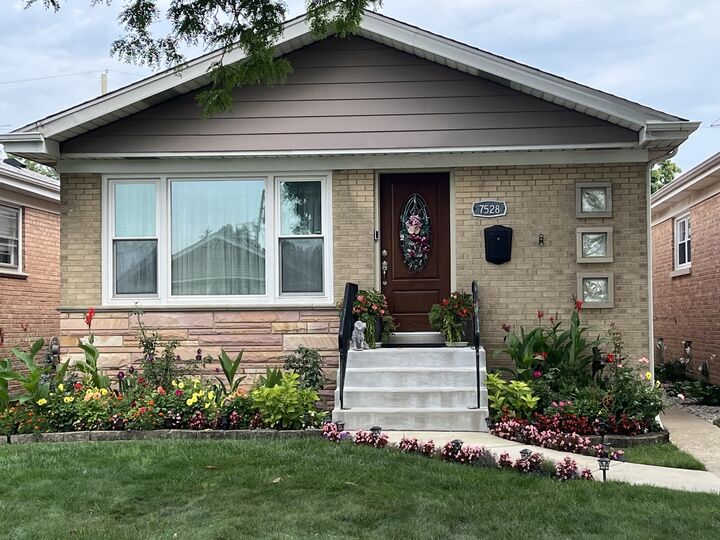 7528 W Argyle Street  Harwood Heights IL 60706 photo