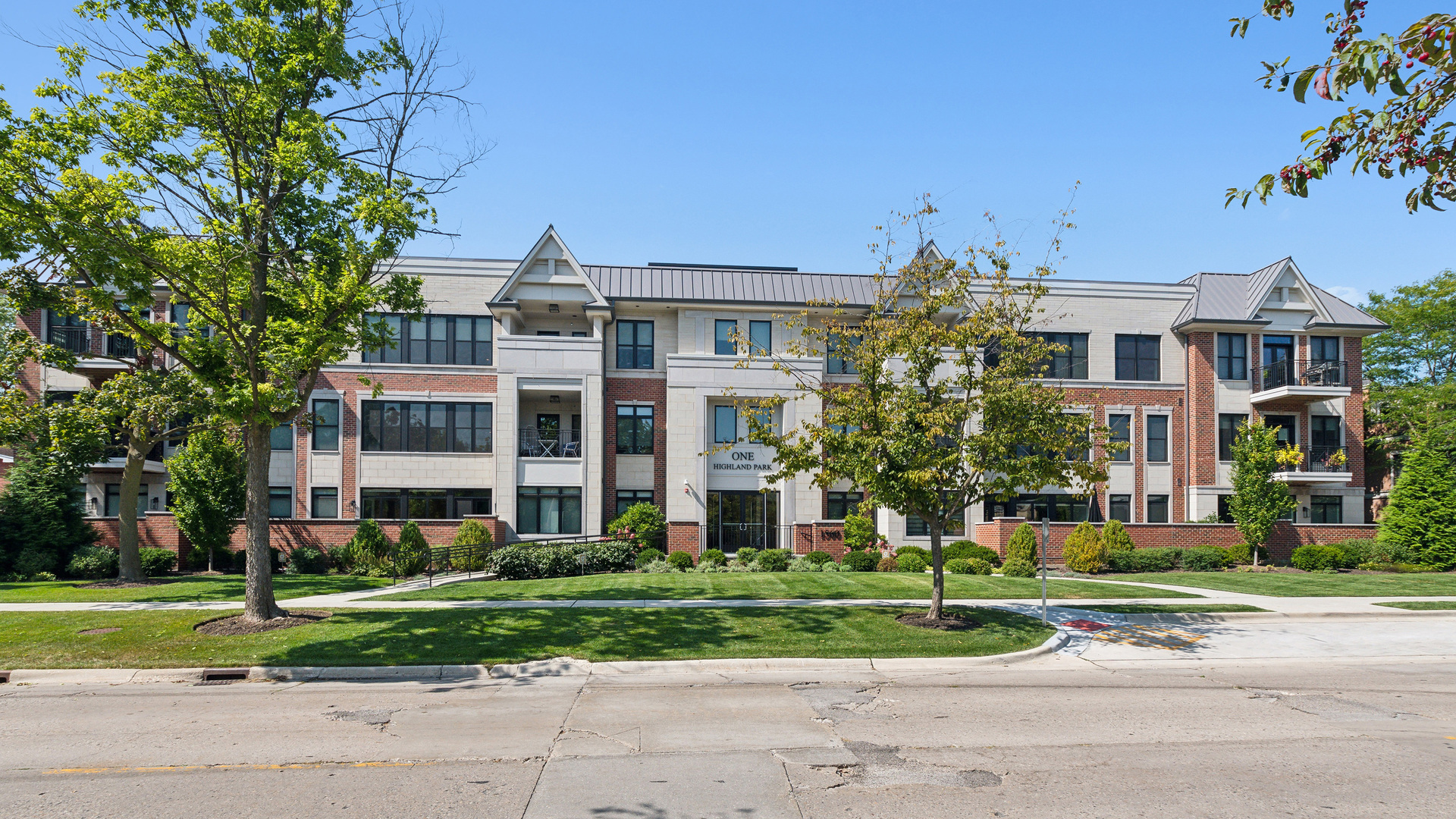 1560 Oakwood Avenue 205  Highland Park IL 60035 photo