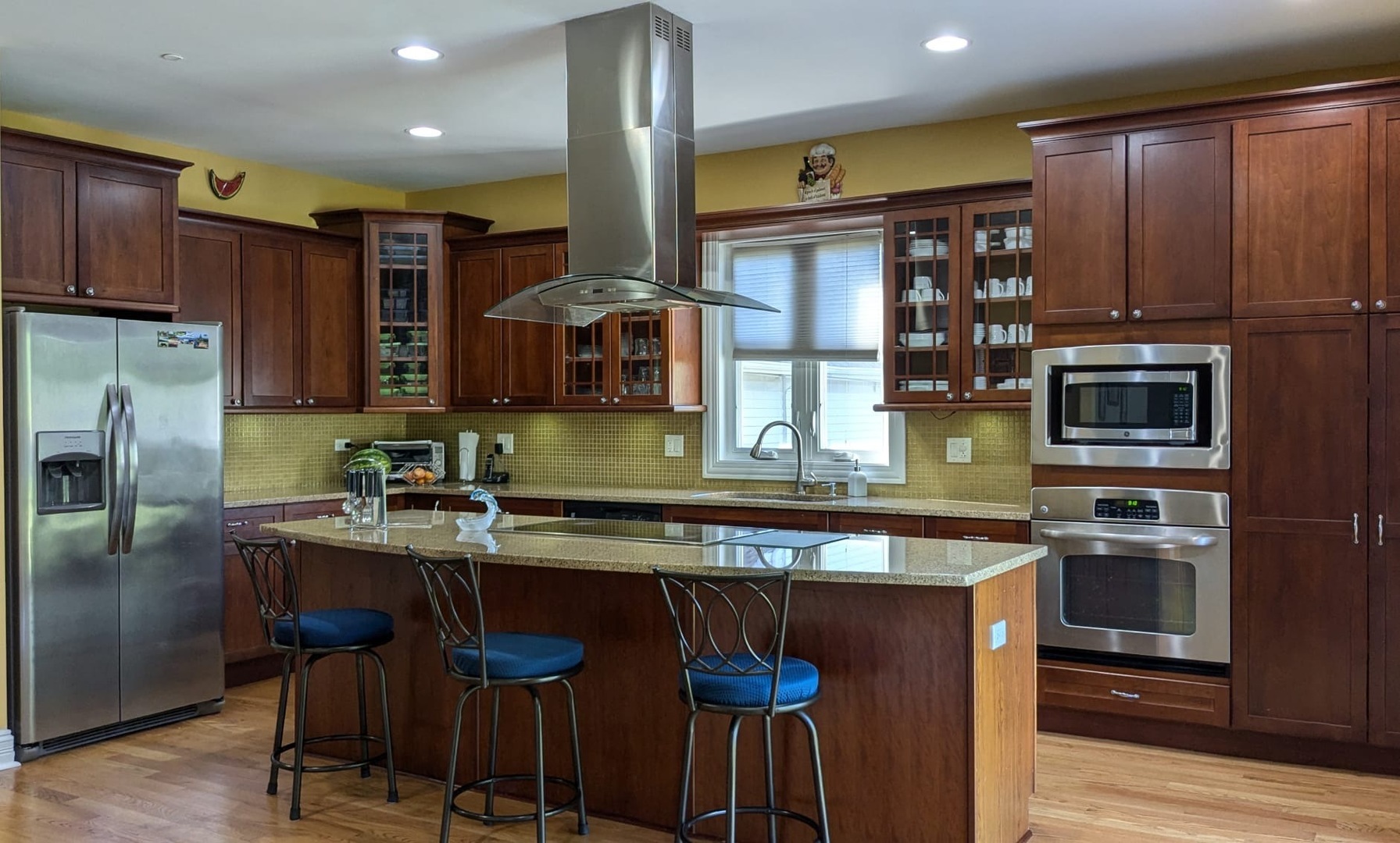 Property Photo: 1470 Oxford Road IL 60018