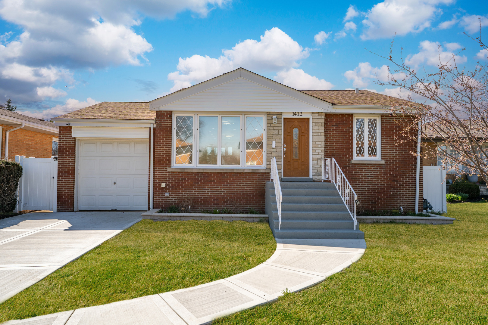 Property Photo: 1412 Balmoral Avenue IL 60154
