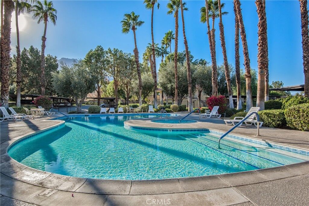 Property Photo:  680 N Ashurst Court I 204  CA 92262 