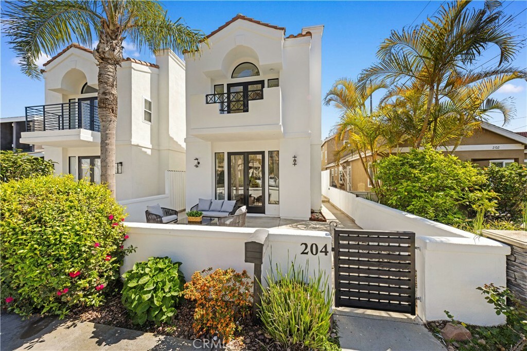 Property Photo: 204 Lincoln Ave CA 92648