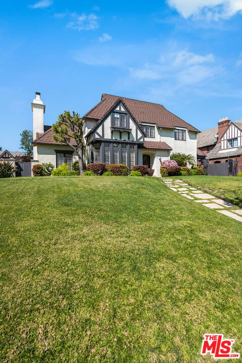 Property Photo:  157 N Las Palmas Avenue  CA 90004 