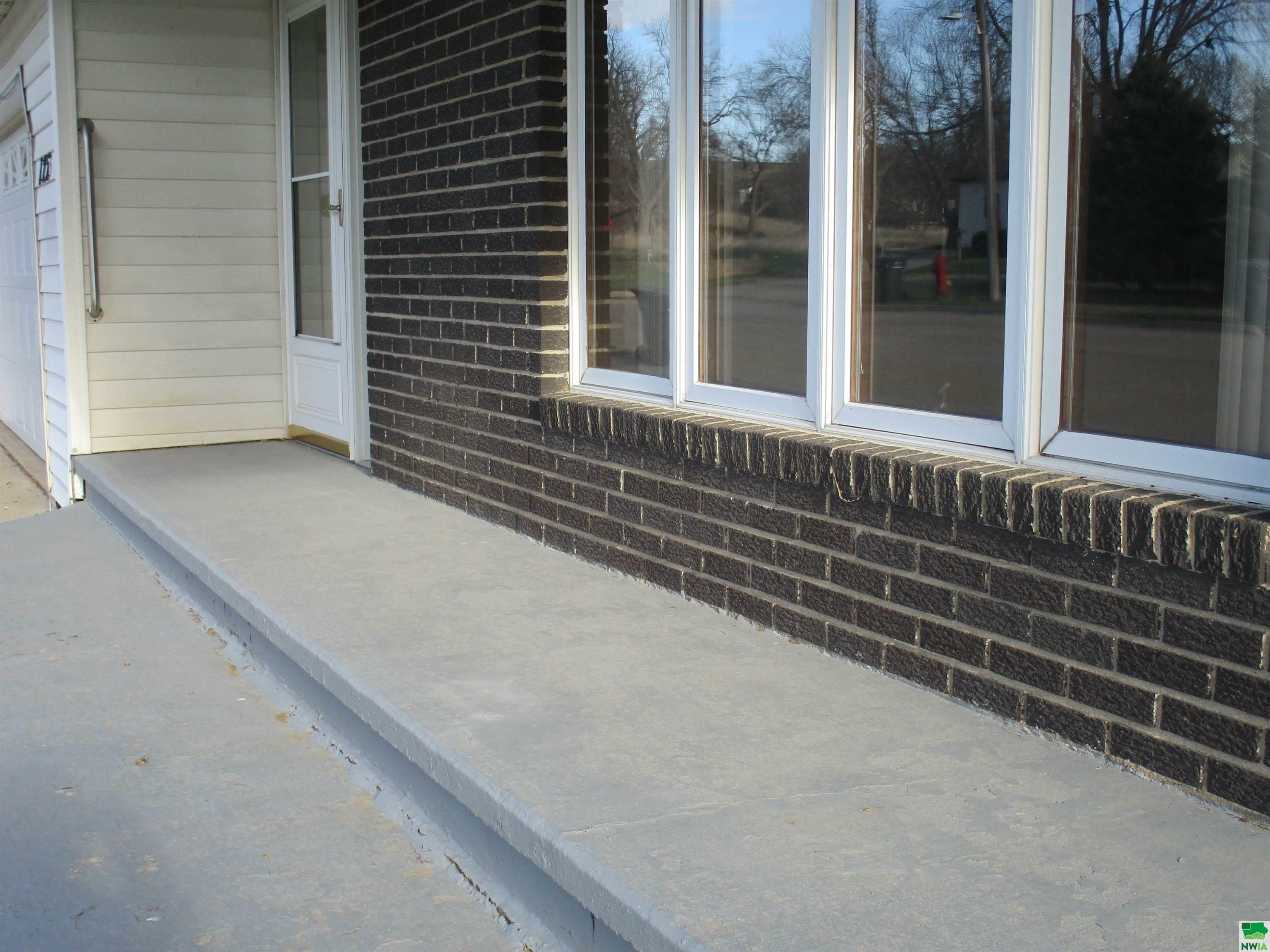Property Photo: 125 W Maple IA 51024