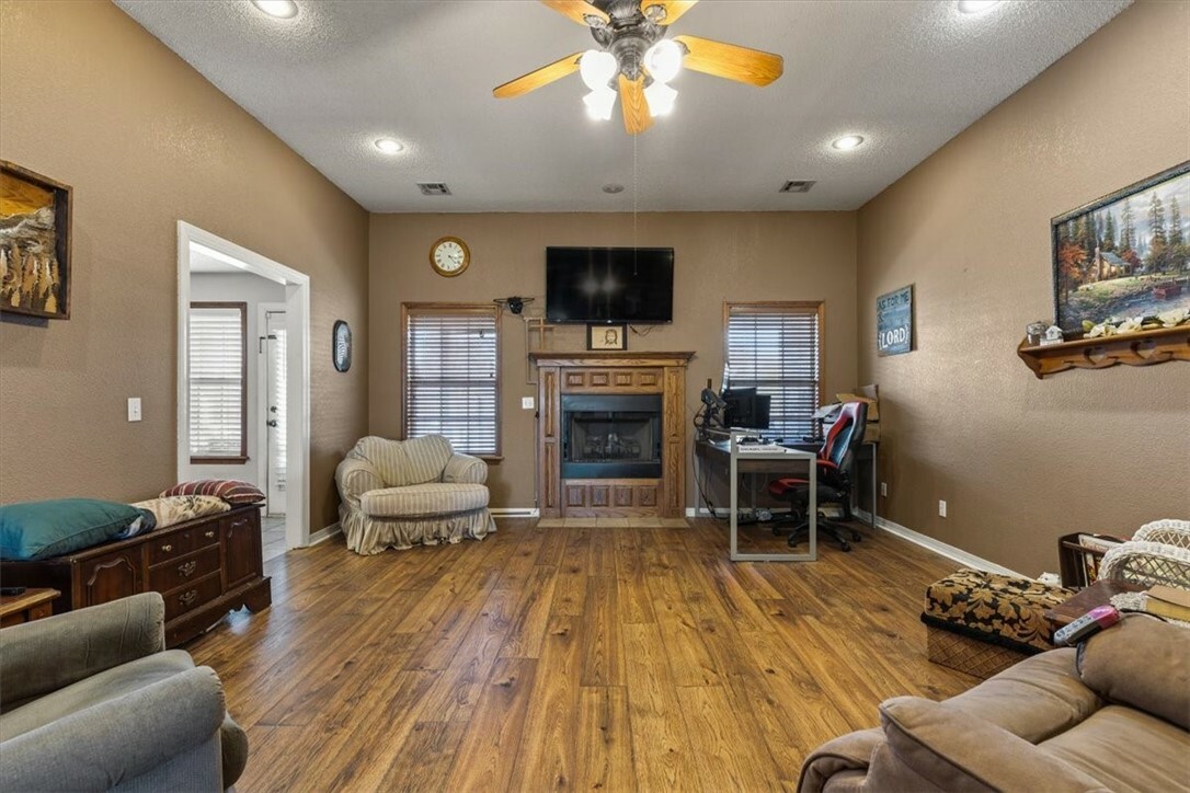 Property Photo: 807 E Sandlewood Drive AR 72758