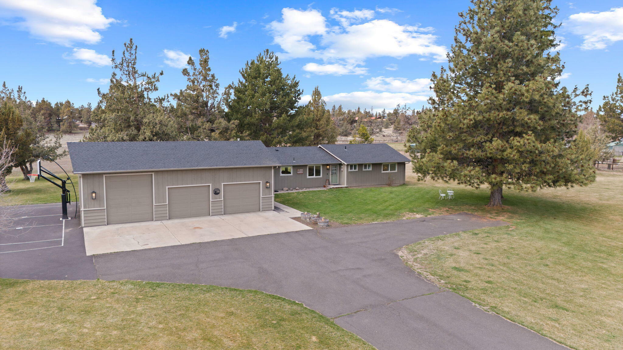 Property Photo: 62315 Deer Trail Road OR 97701