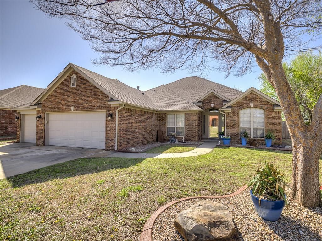 Property Photo:  2036 SW 33rd Street  OK 73170 