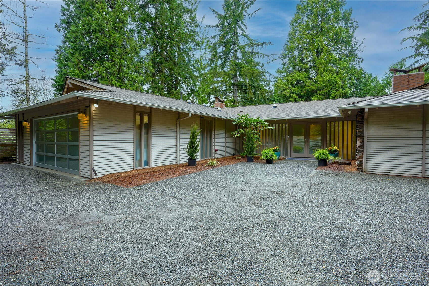 Property Photo: 1016 122nd Avenue SE WA 98005