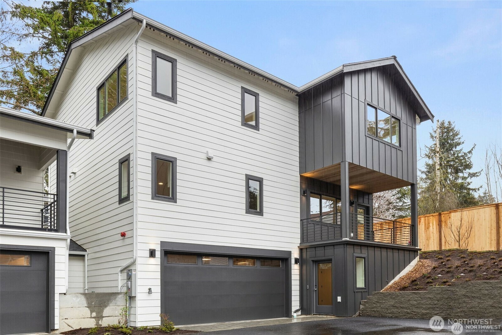 Property Photo: 10046 Ravenna Avenue NE WA 98125