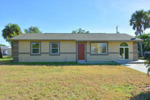 Property Photo: 912 SE 8th Street FL 34994