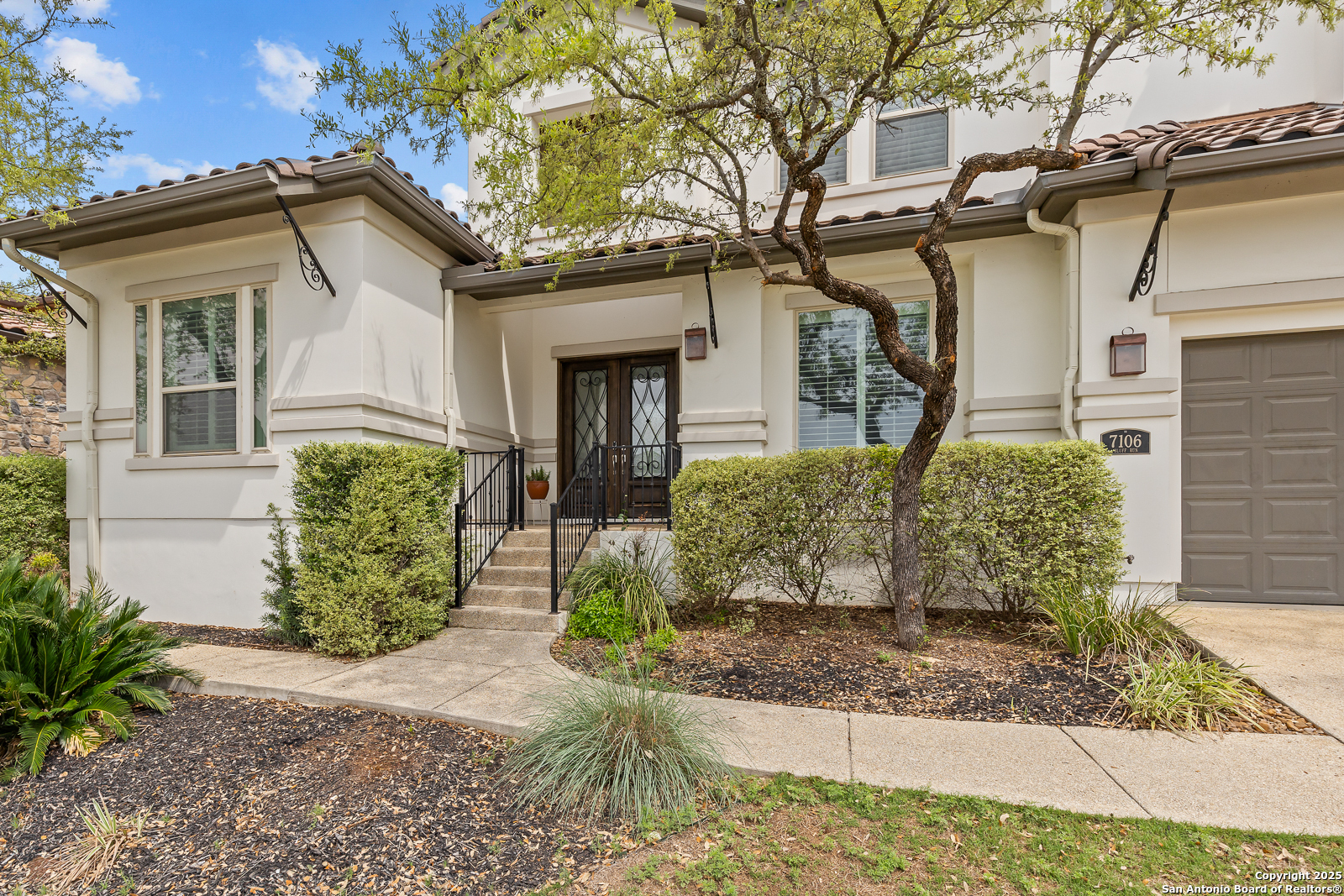 Property Photo: 7106 Bluff Run TX 78257