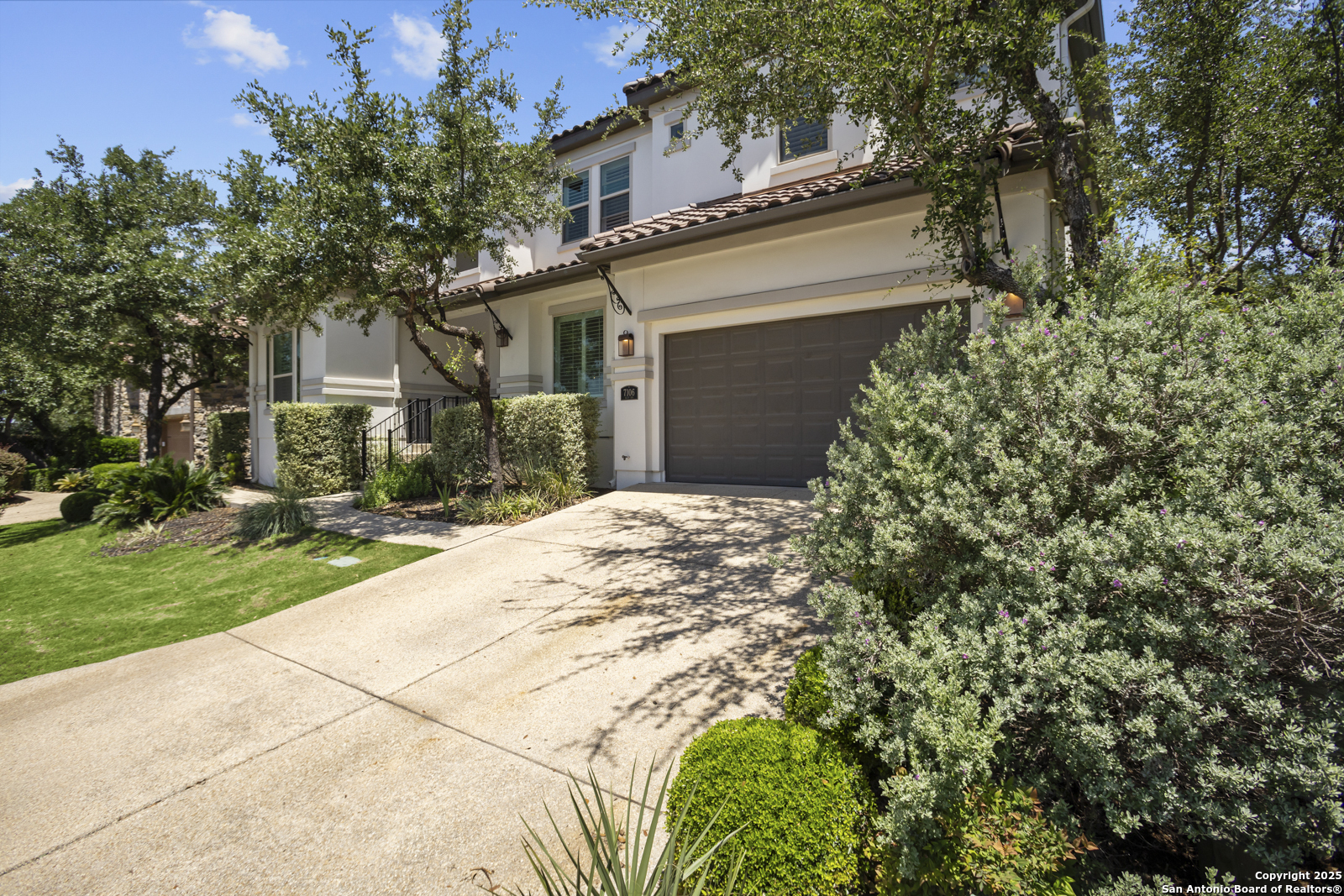 Property Photo: 7106 Bluff Run TX 78257