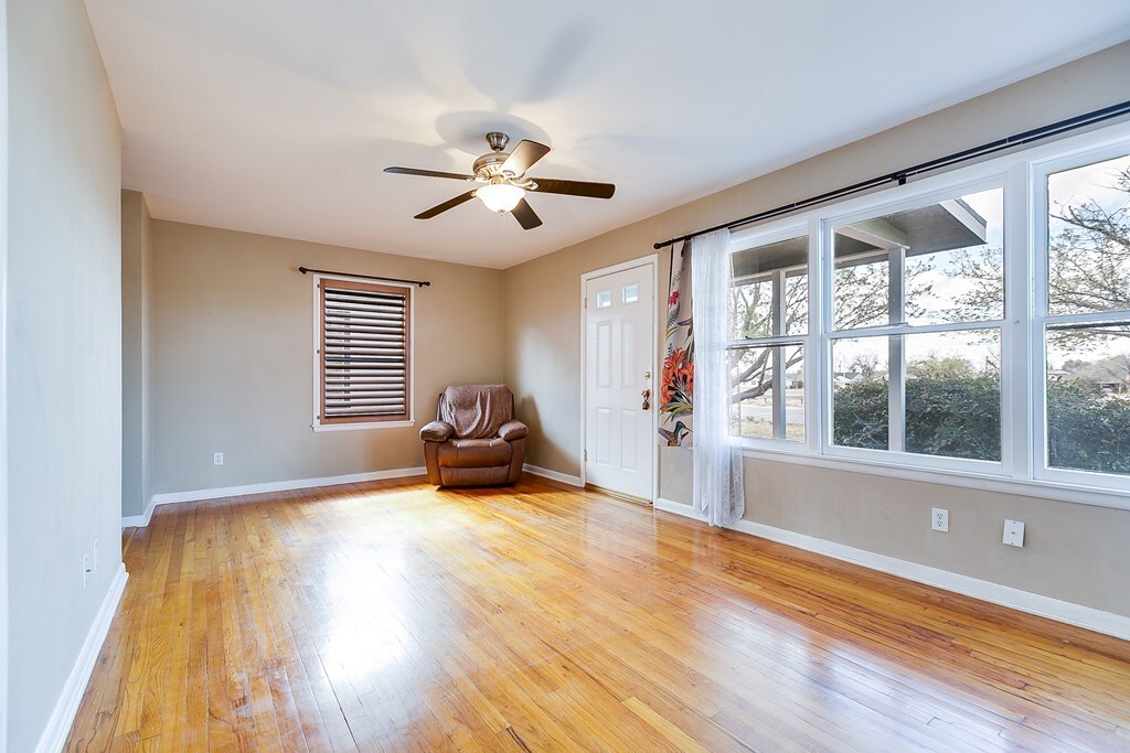 Property Photo:  2403 Freeland Ave  TX 76901 