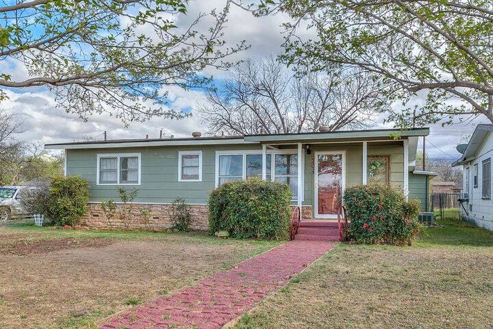 Property Photo: 2403 Freeland Ave TX 76901