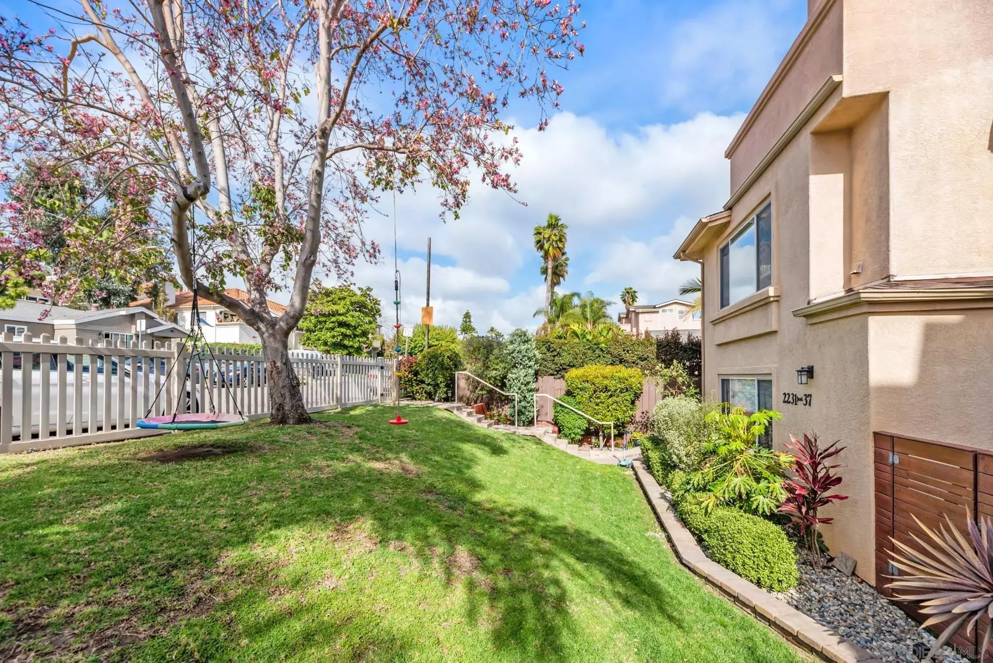 Property Photo: 2233 Felspar St CA 92109