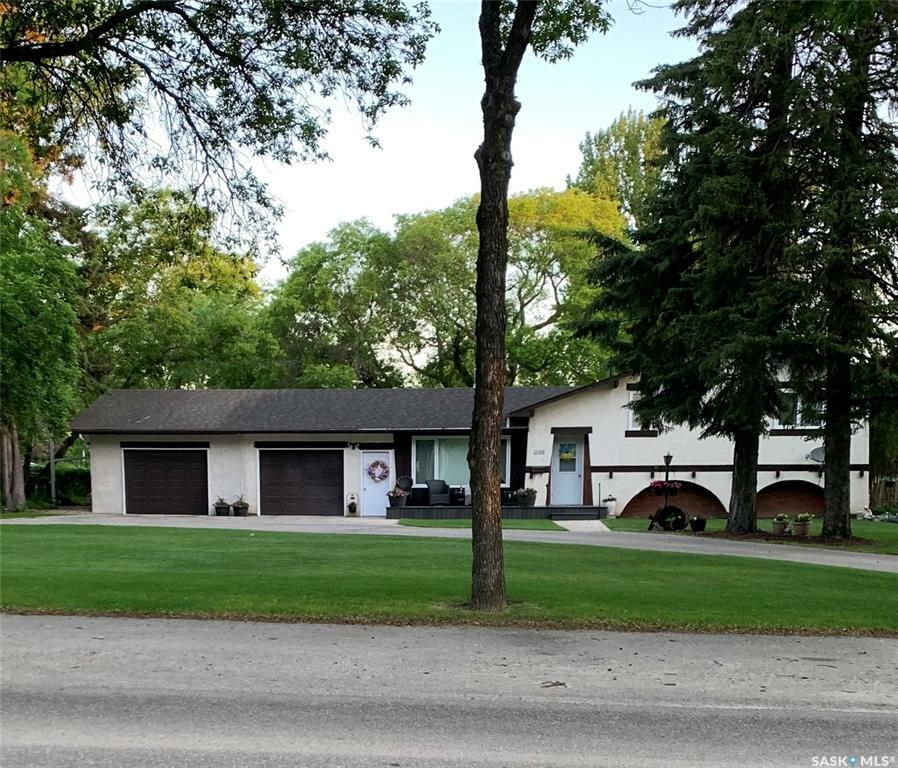 Property Photo: 1106 Main Street SK S0G 3N0